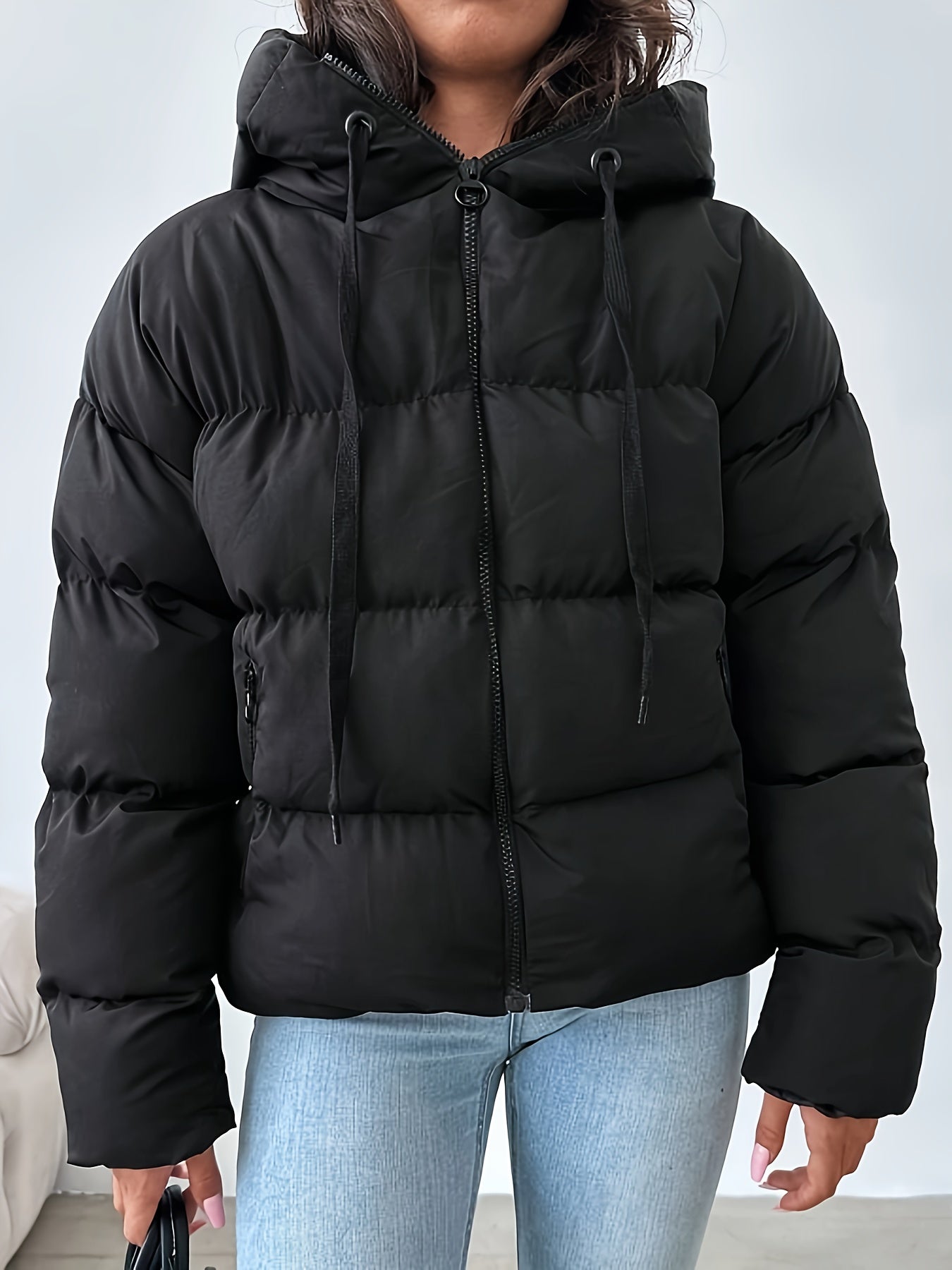 Damens Jacke mit Kapuze aus Polyester für Freizeit | Schwarzer Reißverschlussmantel mit Langen Ärmeln und Taschen | Maschinenwaschbar | Stilvolle Einfarbige, Nicht-Dehnbare Stoff | Ideal für Wintertrost & Mode