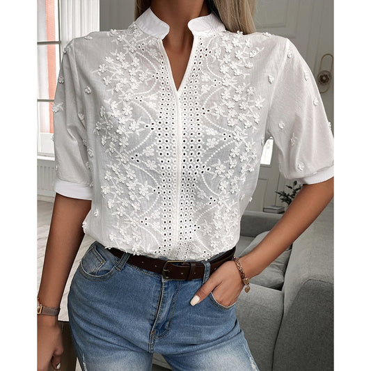 Annika - Elegante Bluse mit Stickerei und halblangen Ärmeln