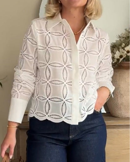 Evelyn - Bluse mit Lochstickerei und Muschelsaum